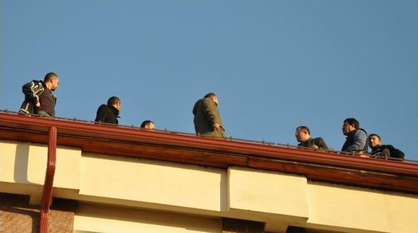 Sidemir İş&ccedil;ileri Maaşlarını Alamayınca &Ccedil;atıya &Ccedil;ıktı