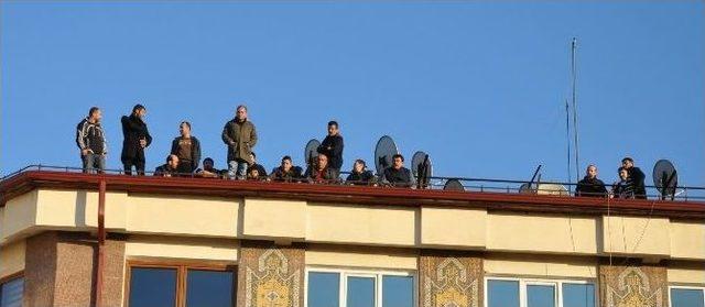 Sidemir İş&ccedil;ileri Maaşlarını Alamayınca &Ccedil;atıya &Ccedil;ıktı 1