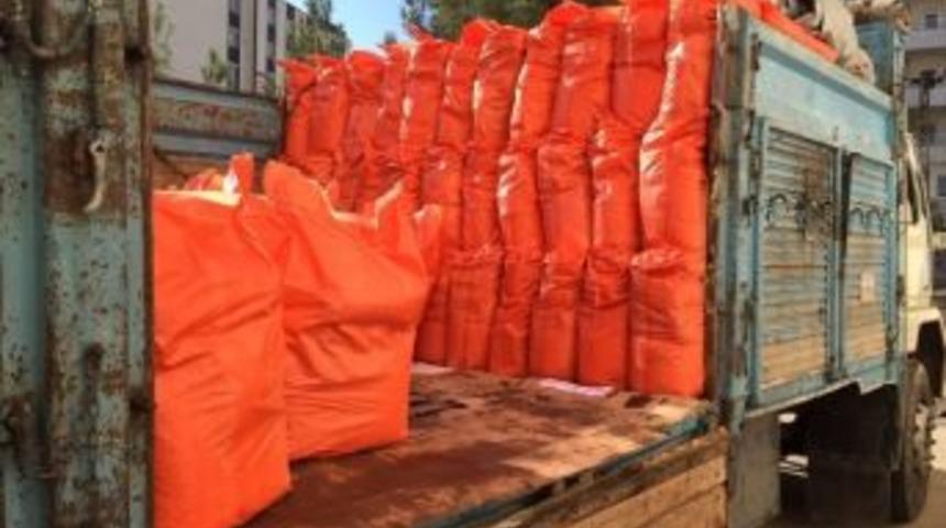 Silvan&rsquo;ın &Uuml;&ccedil; Mahallesine Gıda Yardımı