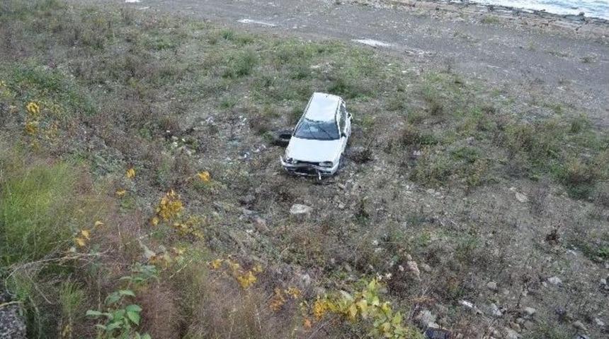 Otomobil Şarampole Yuvarlandı: 1 Yaralı