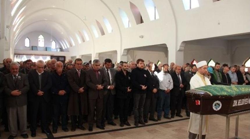 Gmis&rsquo;in Eski Sendikacılardan Yılmaz &Ccedil;akmak Son Yolculuğuna Uğurlandı