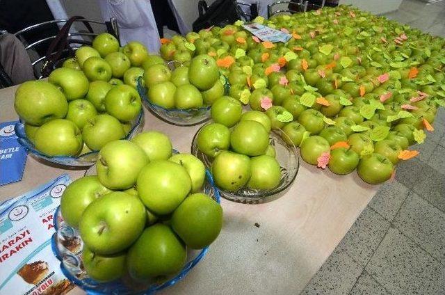 Bitlis Eren Üniversitesi’nden Elma Dağıtımı