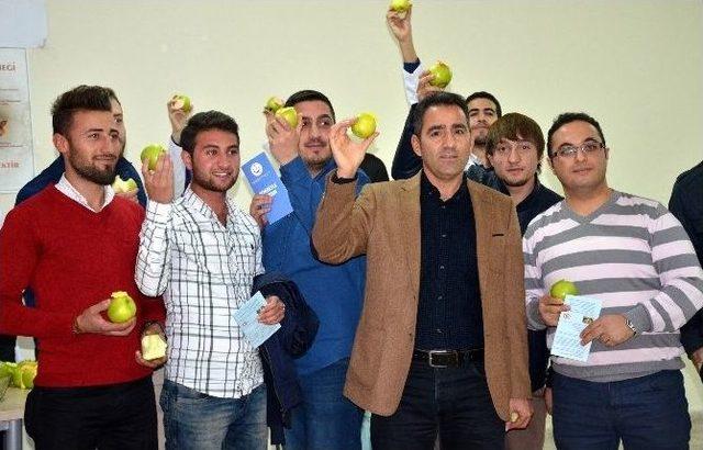 Bitlis Eren Üniversitesi’nden Elma Dağıtımı