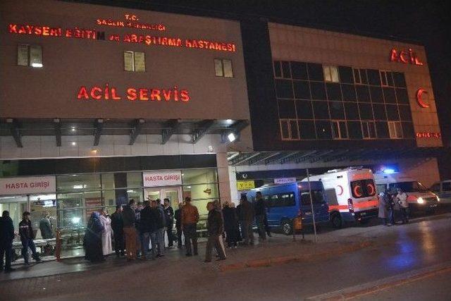 Acil Serviste Güvenlik Görevlilerine Bıçaklı Saldırı