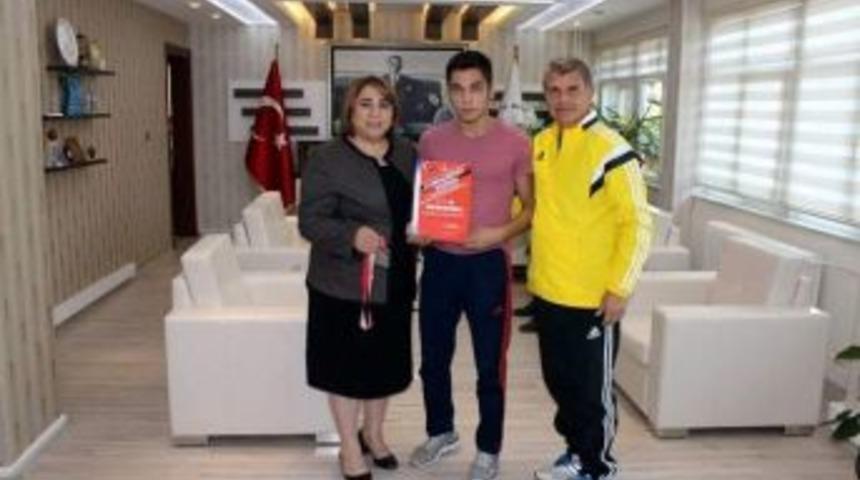 Aydınlı Gen&ccedil; G&uuml;reş&ccedil;i T&uuml;rkiye 3.&rsquo;s&uuml; Oldu
