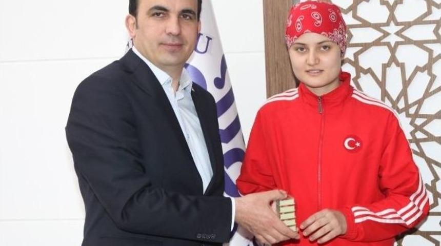 Sel&ccedil;uklu Belediyesporlu Tekvandocu Avrupa Şampiyonu Oldu