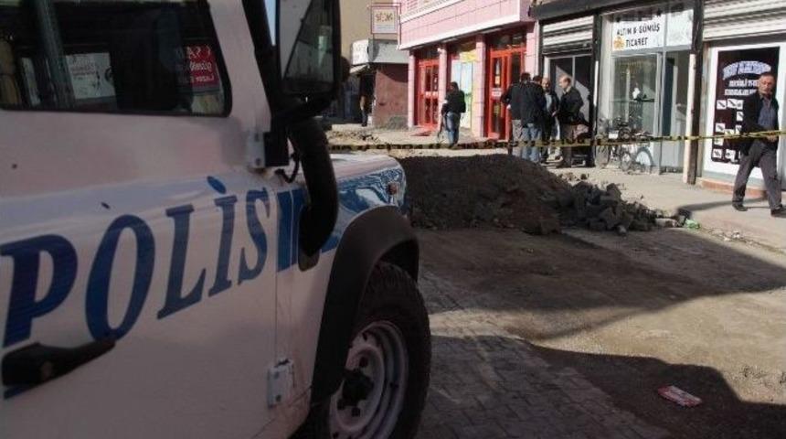 Adana&rsquo;da Y&uuml;z&uuml; Maskeli 3 Kişi Kuyumcu Soydu