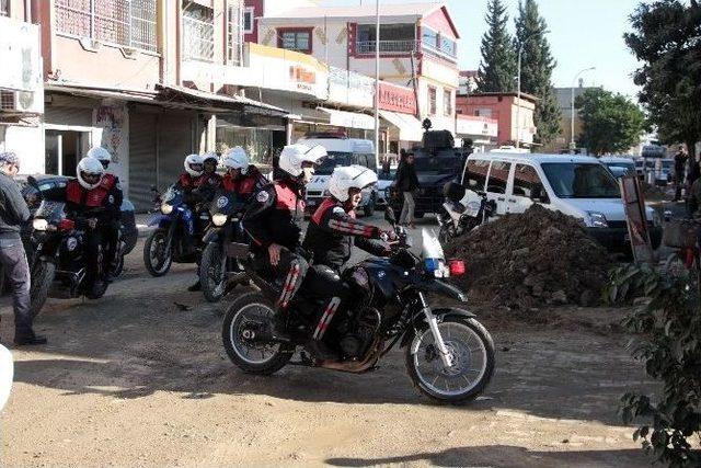 Adana’da Yüzü Maskeli 3 Kişi Kuyumcu Soydu