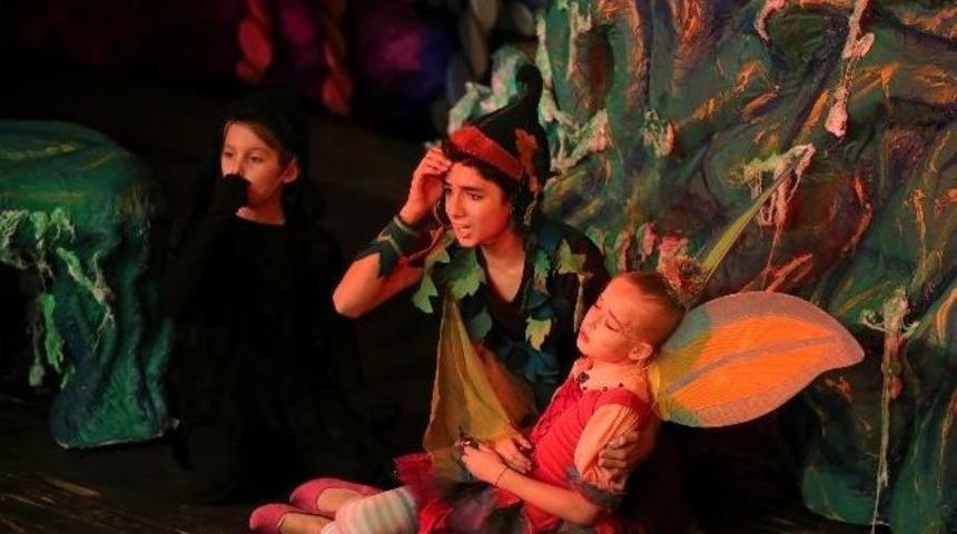 Karşıyaka&rsquo;da Tiyatro Sezonu A&ccedil;ıldı