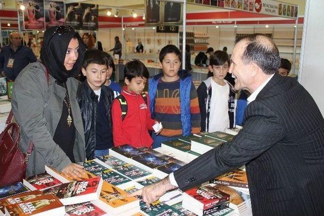 Yazar Halil Delice, Okurlarıyla Buluştu