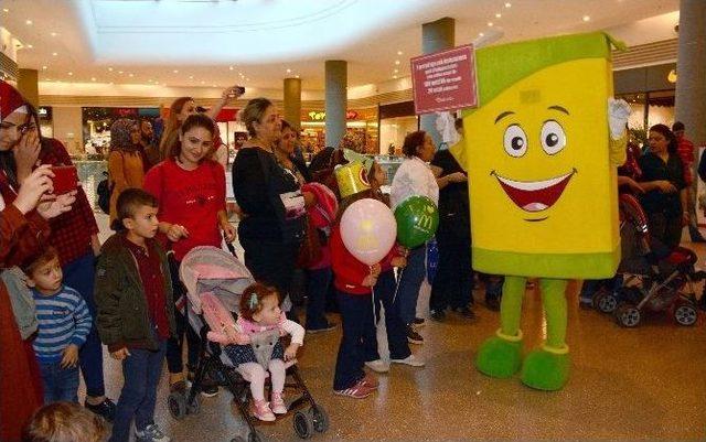 Şarkıcı Zeliha Sunal Hem Öğretti, Hem Eğlendirdi