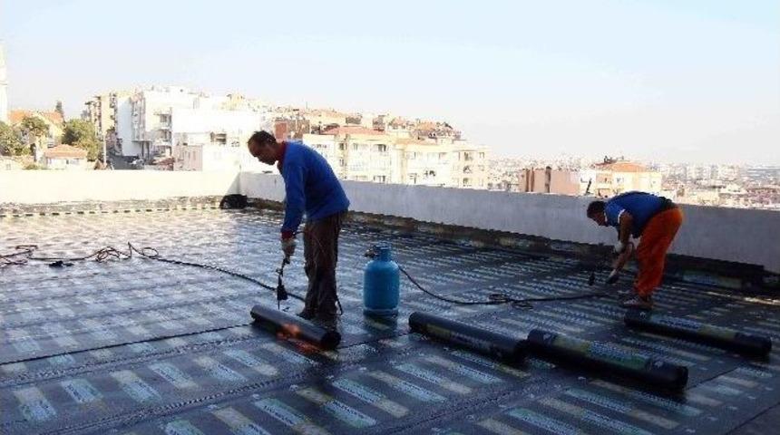 Bayraklı Belediyesi&rsquo;nin Hizmet Binasında &Ccedil;alışmalar Tam Gaz