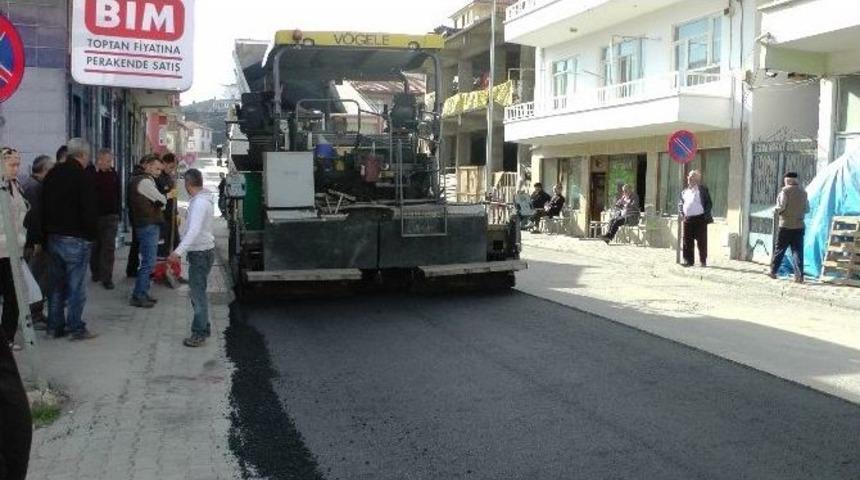Ak&ccedil;akoca&rsquo;da Caddeler Asfalt Oluyor
