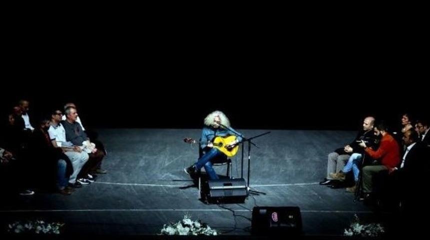 Salonda Yer Kalmadı İzleyiciler Sahneye &Ccedil;ıktı