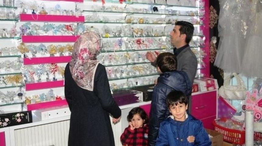 &Ouml;ğrencilerden &Ouml;ğretmenler G&uuml;n&uuml; Alışverişi