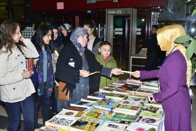 Yıldırım’da Kitap Getiren Tiyatro İzledi