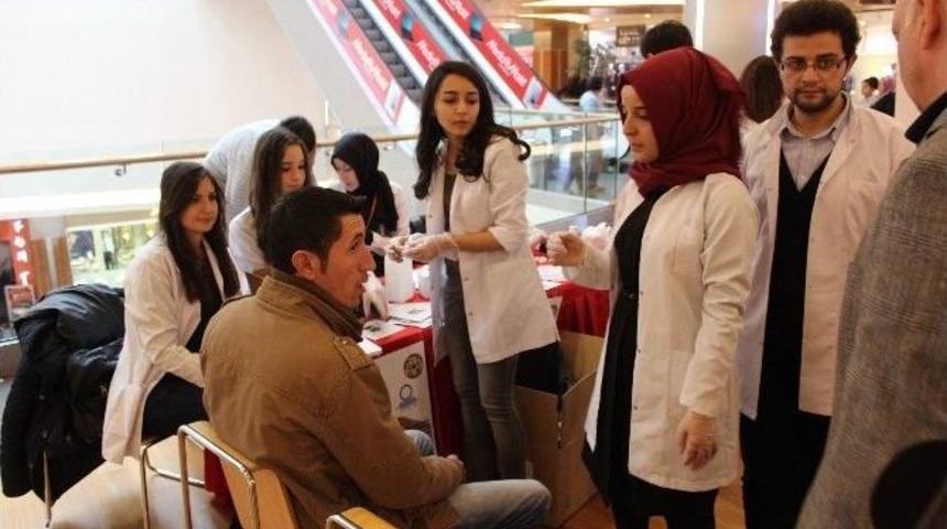 Tıp Fak&uuml;ltesi &Ouml;ğrencileri Diyabet Standı A&ccedil;tı