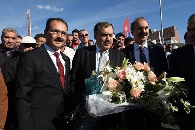 Bakan Eroğlu, Uşak Ak Parti’yi Kutladı