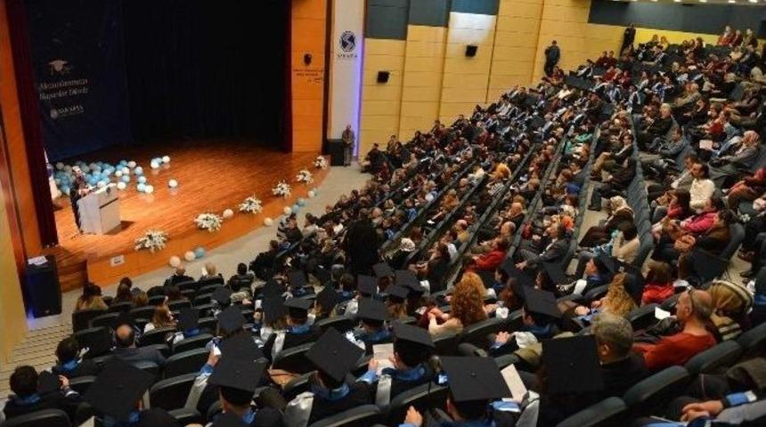 Lisans&uuml;st&uuml; Programlar Mezuniyet T&ouml;reni Yapıldı