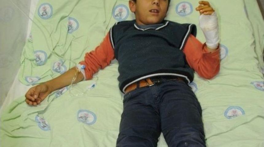 Eline Batan &Ccedil;ivili Tahtayla Hastaneye G&ouml;t&uuml;r&uuml;ld&uuml;