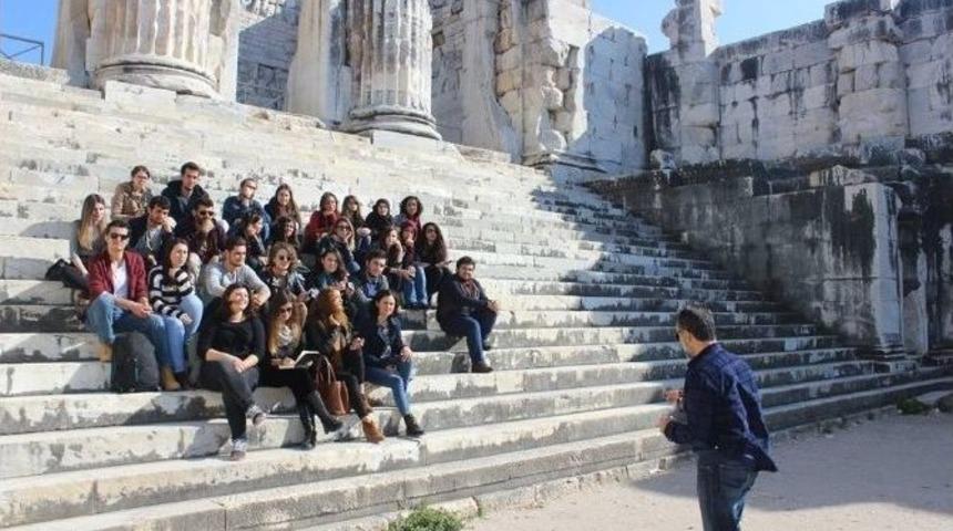 Geleceğin Mimarları Apollon Tapınağı&rsquo;nda Buluştu