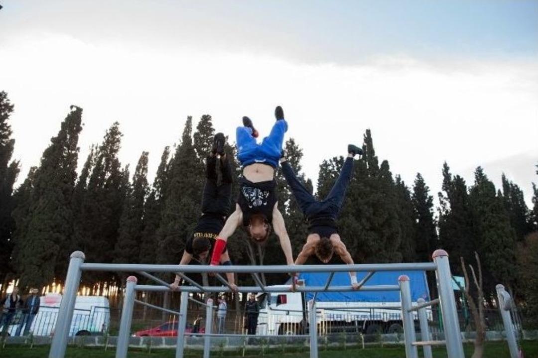 K&uuml;&ccedil;&uuml;k&ccedil;ekmece&rsquo;den Gen&ccedil;lere Sokak Jimnastiği Hizmeti