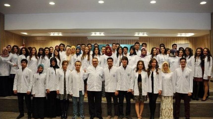 Ne&uuml; Diş Hekimliği Fak&uuml;ltesi&rsquo;nde &Ouml;nl&uuml;k Giydirme T&ouml;reni