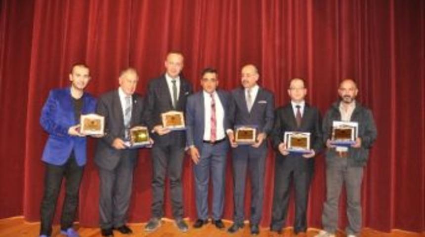 &Ouml;mer Asım Aksoy K&uuml;lt&uuml;r Sanat &Ouml;d&uuml;lleri Sahiplerini Buldu