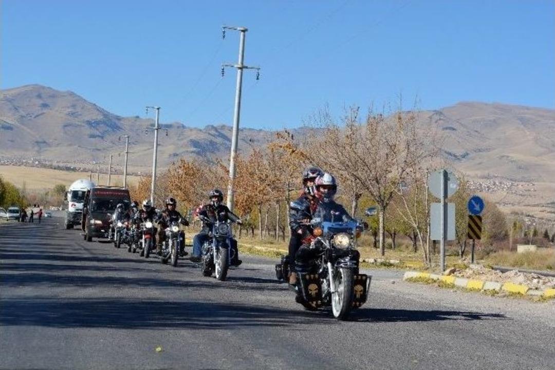 T&uuml;rk Chopper Motosiklet Kul&uuml;b&uuml; &Uuml;yeleri Tanıtım Turunda