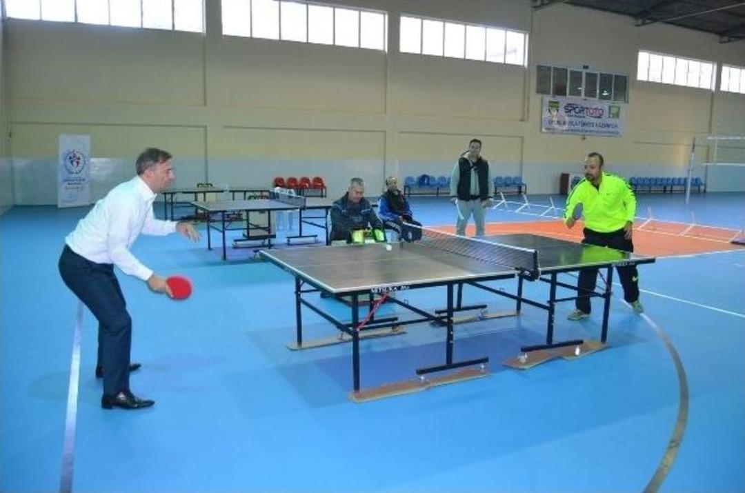 &Ouml;ğretmenler G&uuml;n&uuml;ne &Ouml;zel Masa Tenisi Turnuvası