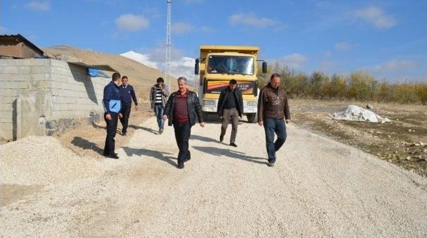 Adilcevaz Belediyesi Yol Yapım &Ccedil;alışmalarını Aralıksız S&uuml;rd&uuml;r&uuml;yor