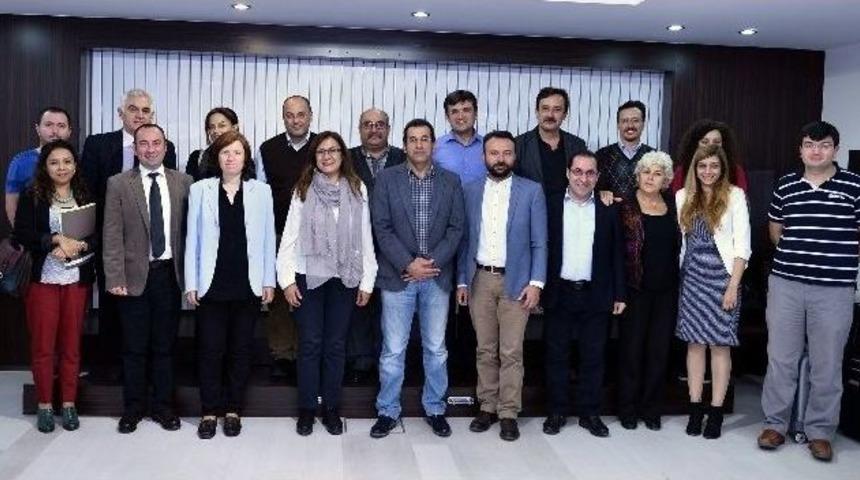 Muratpaşa&rsquo;da B&uuml;y&uuml;kşehir Belediye Yasası Tartışıldı