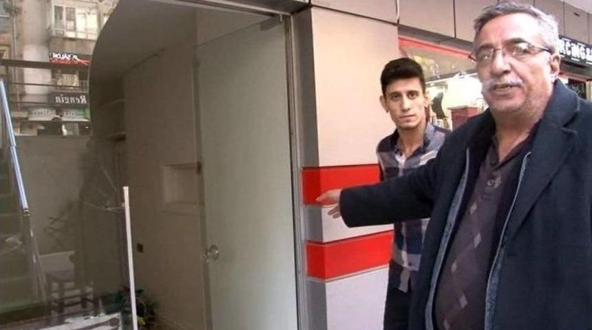 Yandaki İşyerinden Ge&ccedil;erek D&ouml;vmeci D&uuml;kkanını Soydular