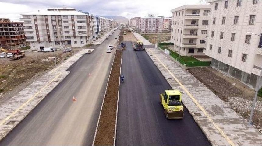 B&uuml;y&uuml;kşehir, &Uuml;&ccedil; Merkez İl&ccedil;eye 214 Bin Ton Asfalt D&ouml;kt&uuml;