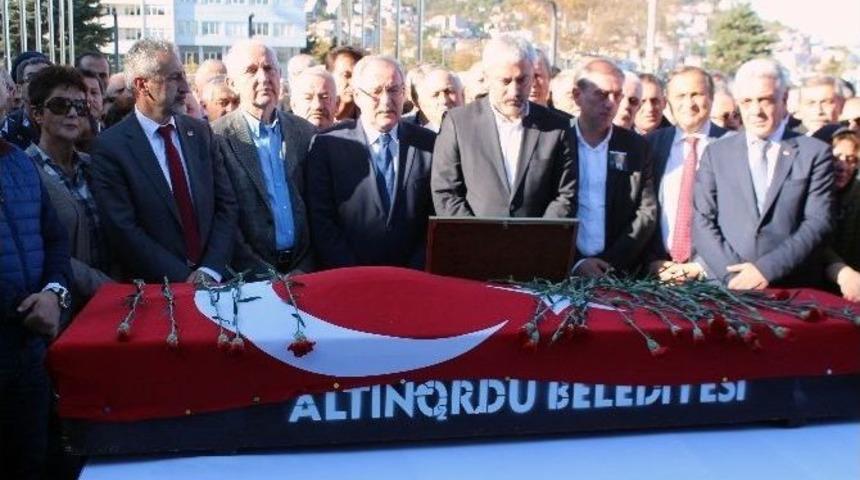 Kazım T&uuml;rkmen İ&ccedil;in Cenaze T&ouml;reni D&uuml;zenlendi