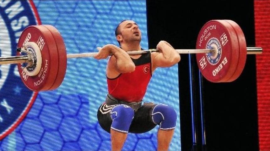 Sibel &Ouml;zkan Konak Halterde D&uuml;nya Altıncısı