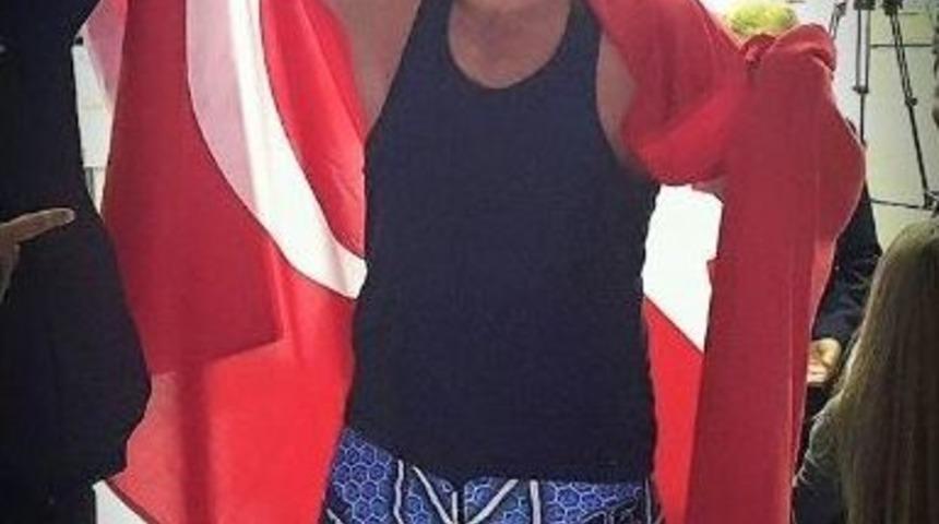 Uğur Mirza, Mma D&uuml;nya Şampiyonu Oldu