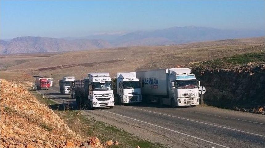 Yol Kapatan Ydg-h&rsquo;lilere Polis M&uuml;dahale Etti