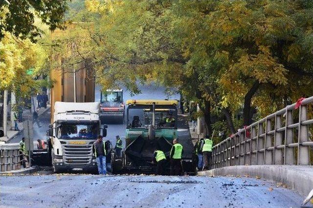 Mithatpaşa Caddesi’nde Çalışmalar Devam Ediyor