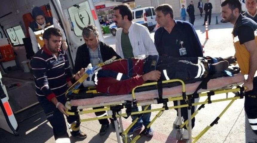 Lodosun Devirdiği Direği Onaran G&ouml;revli Elektrik Akımına Kapılarak Ağır Yaralandı