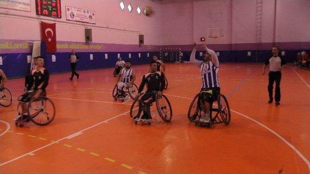 Muş Bedensel Engelliler Takımı, Şanlıurfa Büyükşehir Belediyesi Engelliler Tekerlekli Sandalye Basketbol Takımına 80-64 Mağlup Oldu