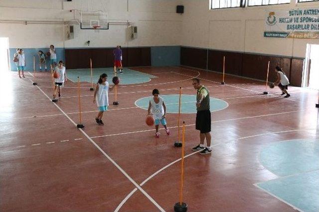 Haliliye Belediye Spor Voleybol Takımı Rahat Kazandı