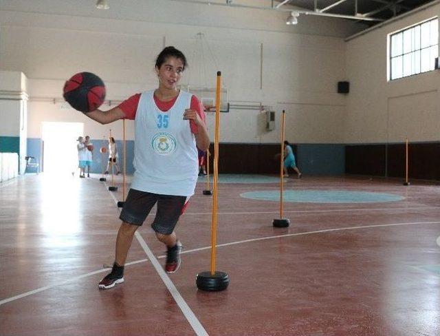 Haliliye Belediye Spor Voleybol Takımı Rahat Kazandı