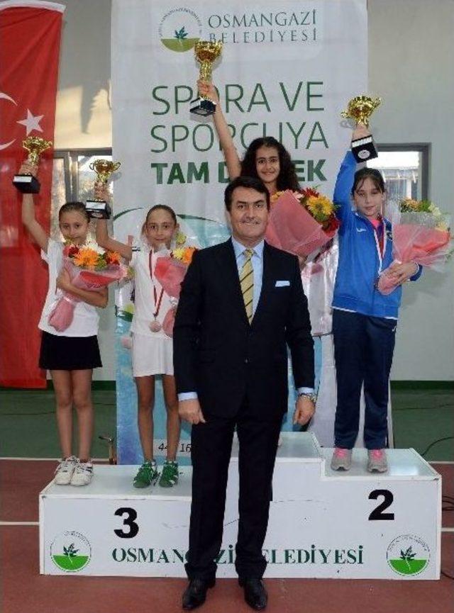 10 Yaş Tenis Turnuvasında Şampiyonlar Belli Oldu