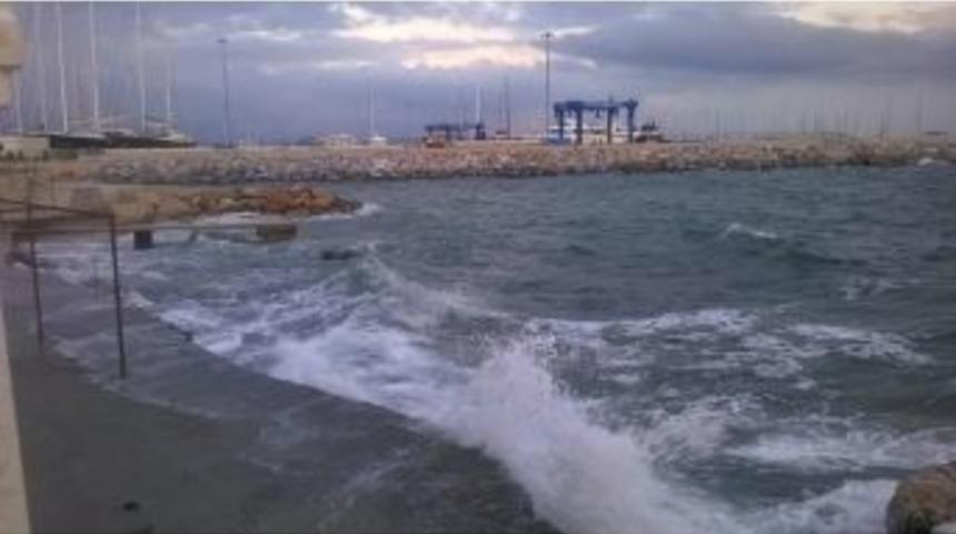 Lodos Didim&rsquo;de Balık&ccedil;ıları Olumsuz Etkiledi