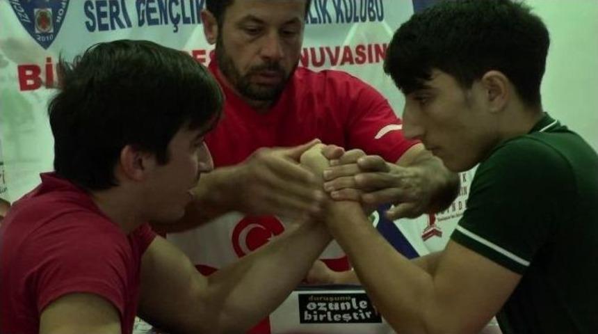 D&uuml;zce&rsquo;de Bu Defa Bilekler Yarıştı