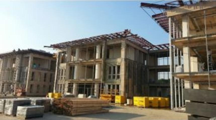 Başiskele Kent Meydanı Ortaya &Ccedil;ıkmaya Başladı