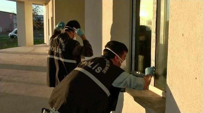 K&uuml;lt&uuml;r Merkezi İnşaatından Kabloları &Ccedil;aldılar