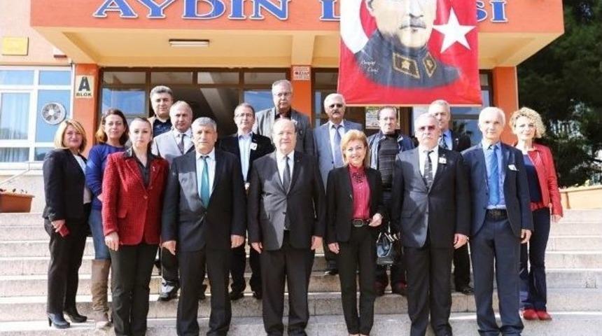 &Ouml;zakcan; &ldquo;&ouml;ğretmenler, Geleceği Aydınlatan Işıktır&rdquo;