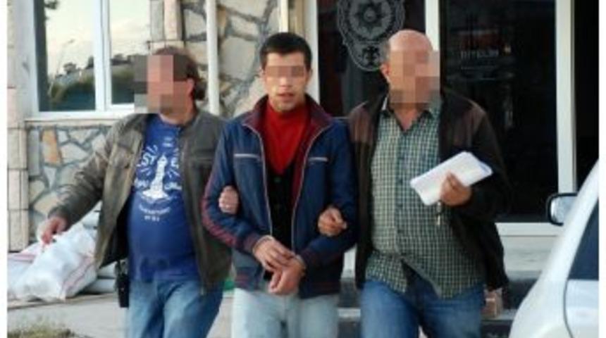 8 Yıl Kesinlemiş Cezası Bulunan Kredi Kartı Dolandırıcısı Polisten Ka&ccedil;amadı